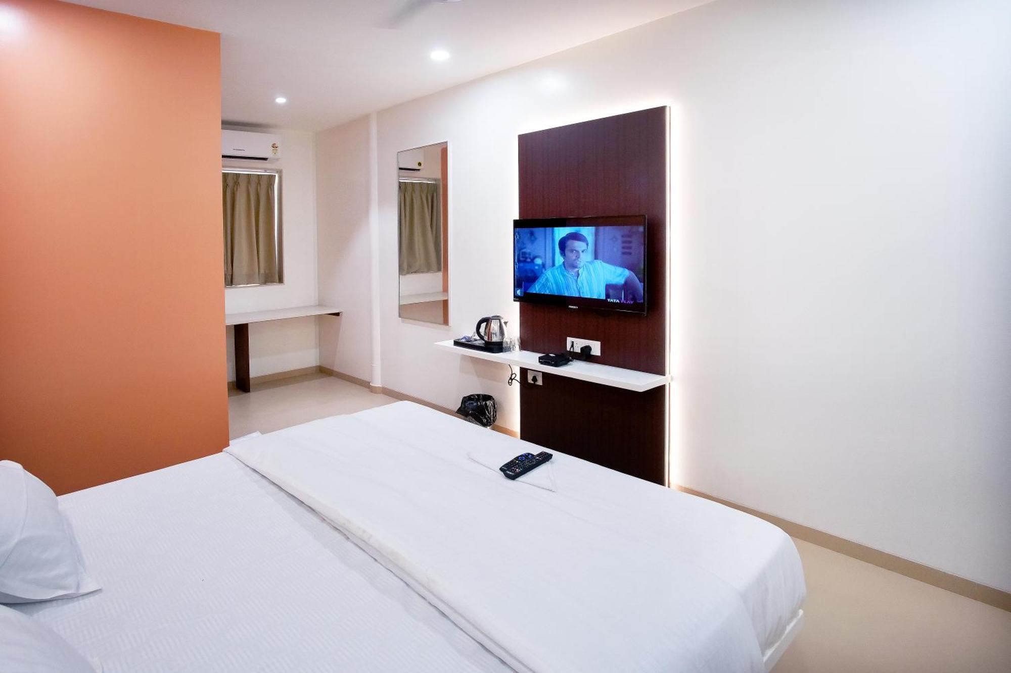 Hotel Haldi Насик Номер фото