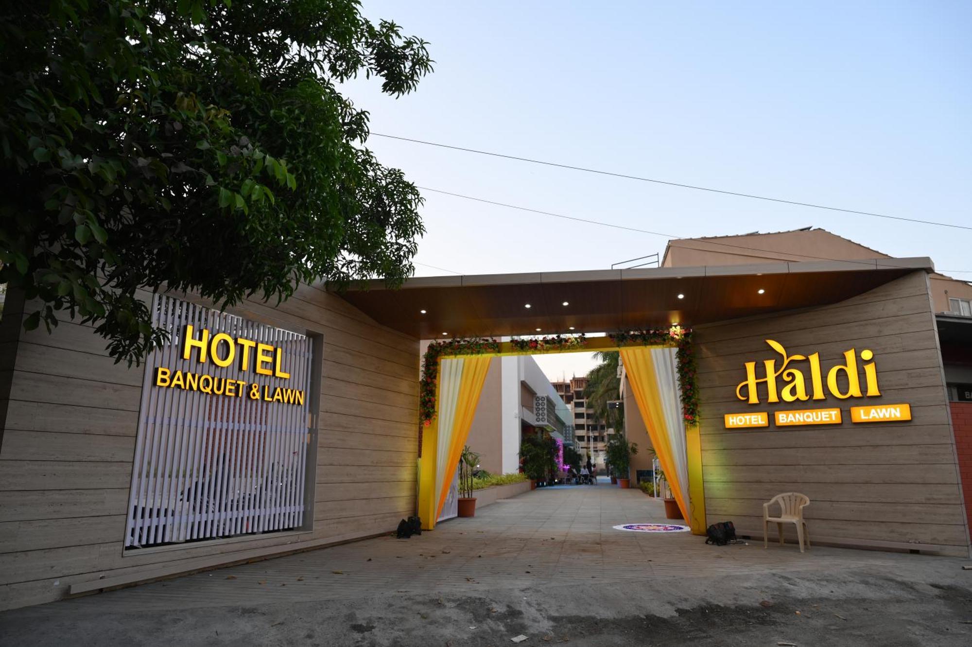 Hotel Haldi Насик Экстерьер фото