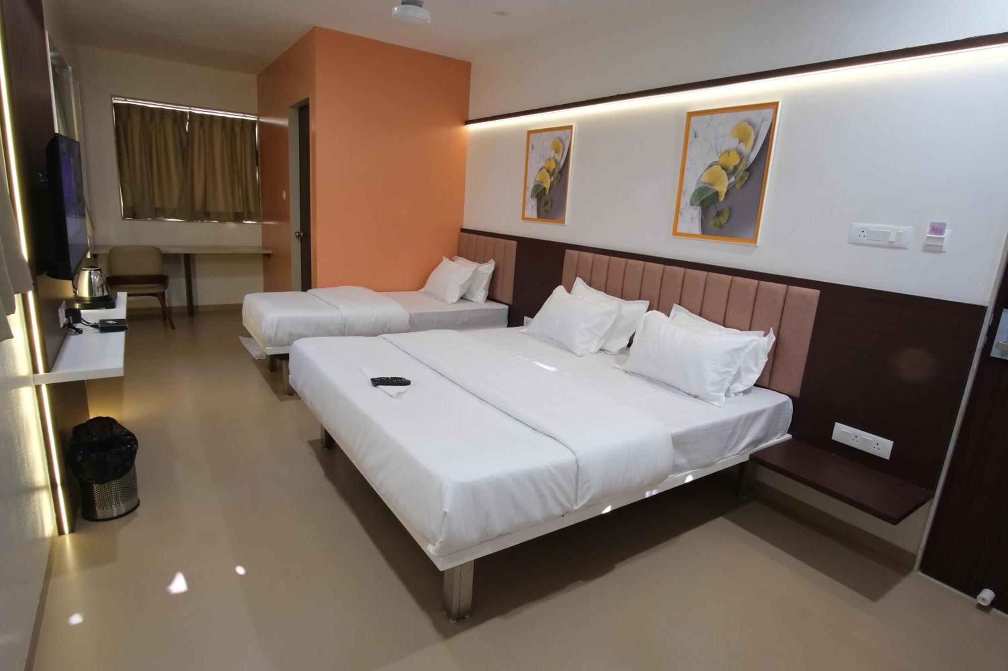 Hotel Haldi Насик Экстерьер фото