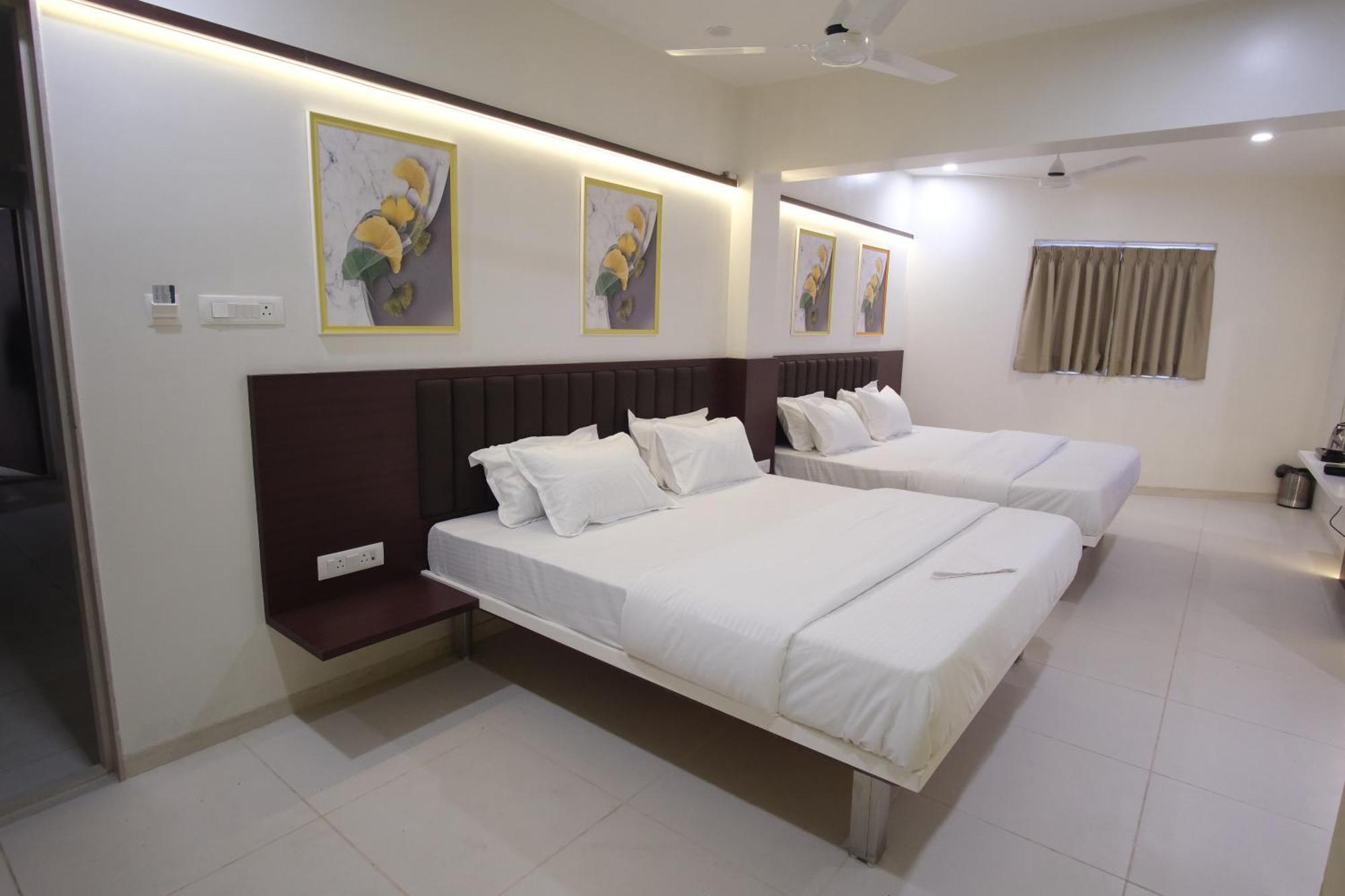 Hotel Haldi Насик Экстерьер фото