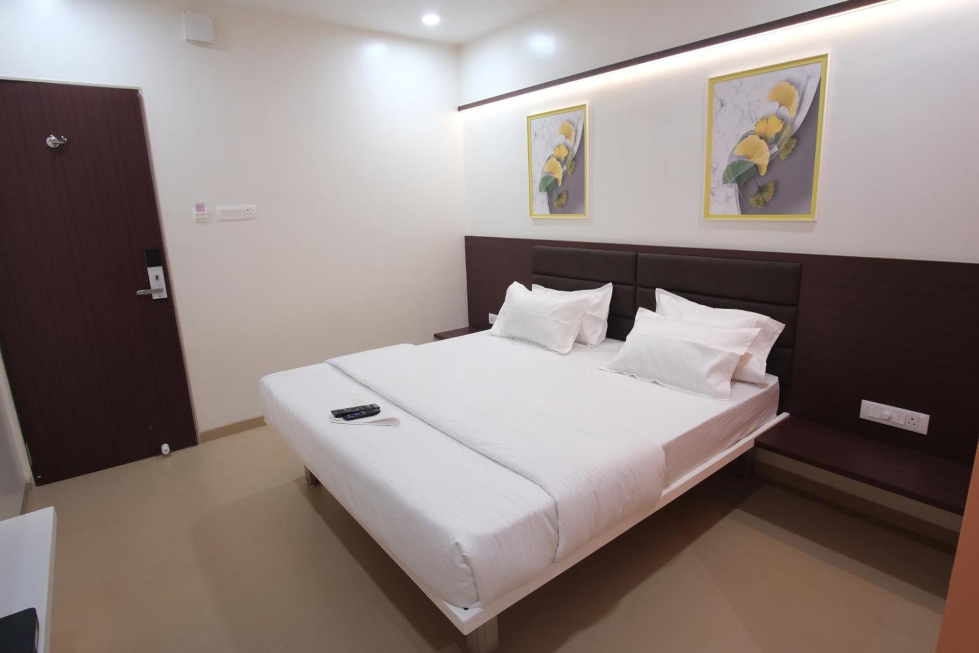 Hotel Haldi Насик Экстерьер фото