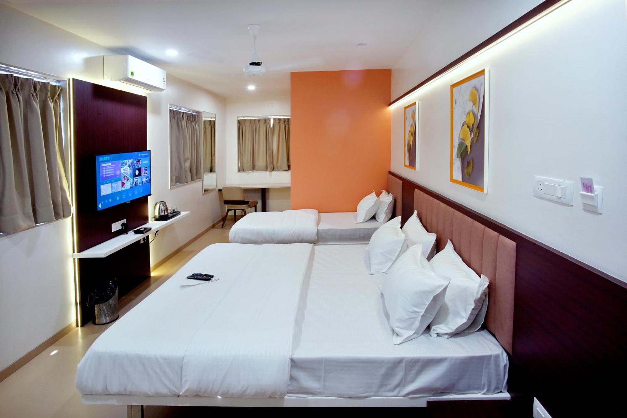 Hotel Haldi Насик Экстерьер фото