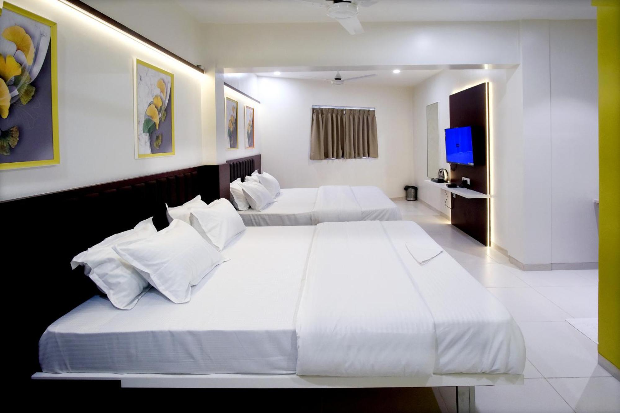 Hotel Haldi Насик Экстерьер фото