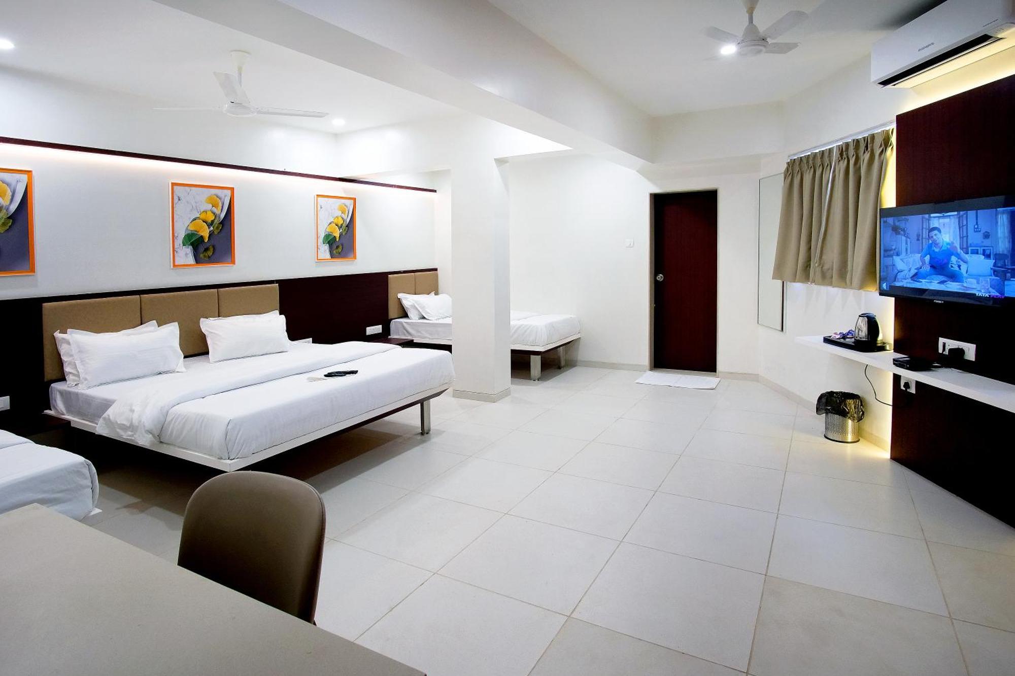 Hotel Haldi Насик Экстерьер фото